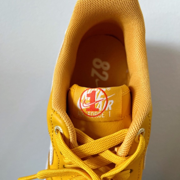 Air Force 1’s Special Edition ‘07 Yellow Ochre Unisex - Picture 8 of 9